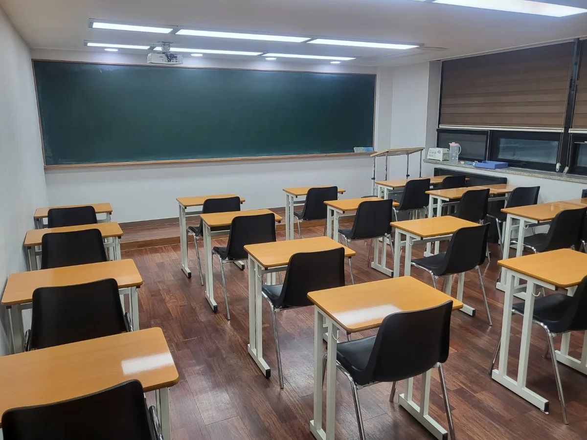 신안군 안좌면 스터디룸 미팅룸 장비 주변 정밀 위생청소 사례 - 행진크린