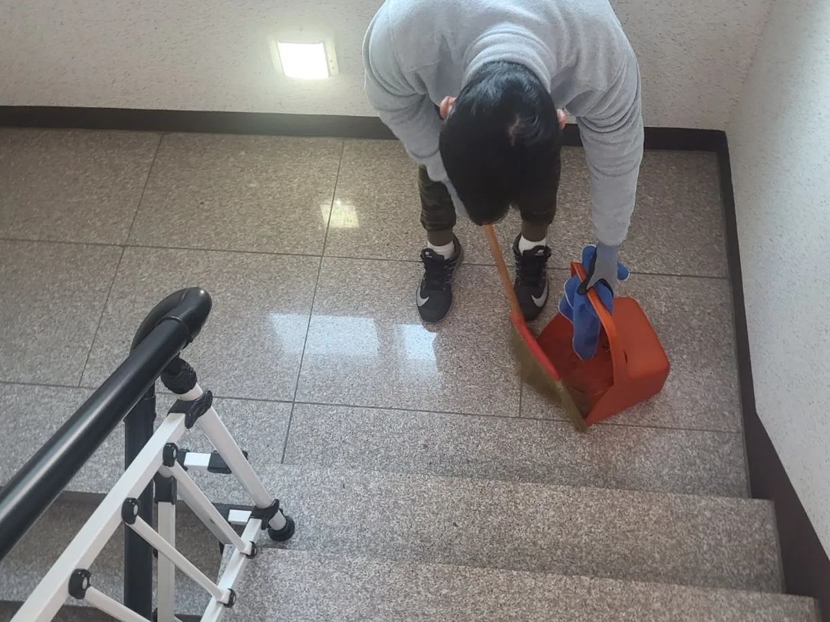 장성군 북이면 빌라 공동현관 장비 주변 정밀 위생청소 사례 - 행진크린